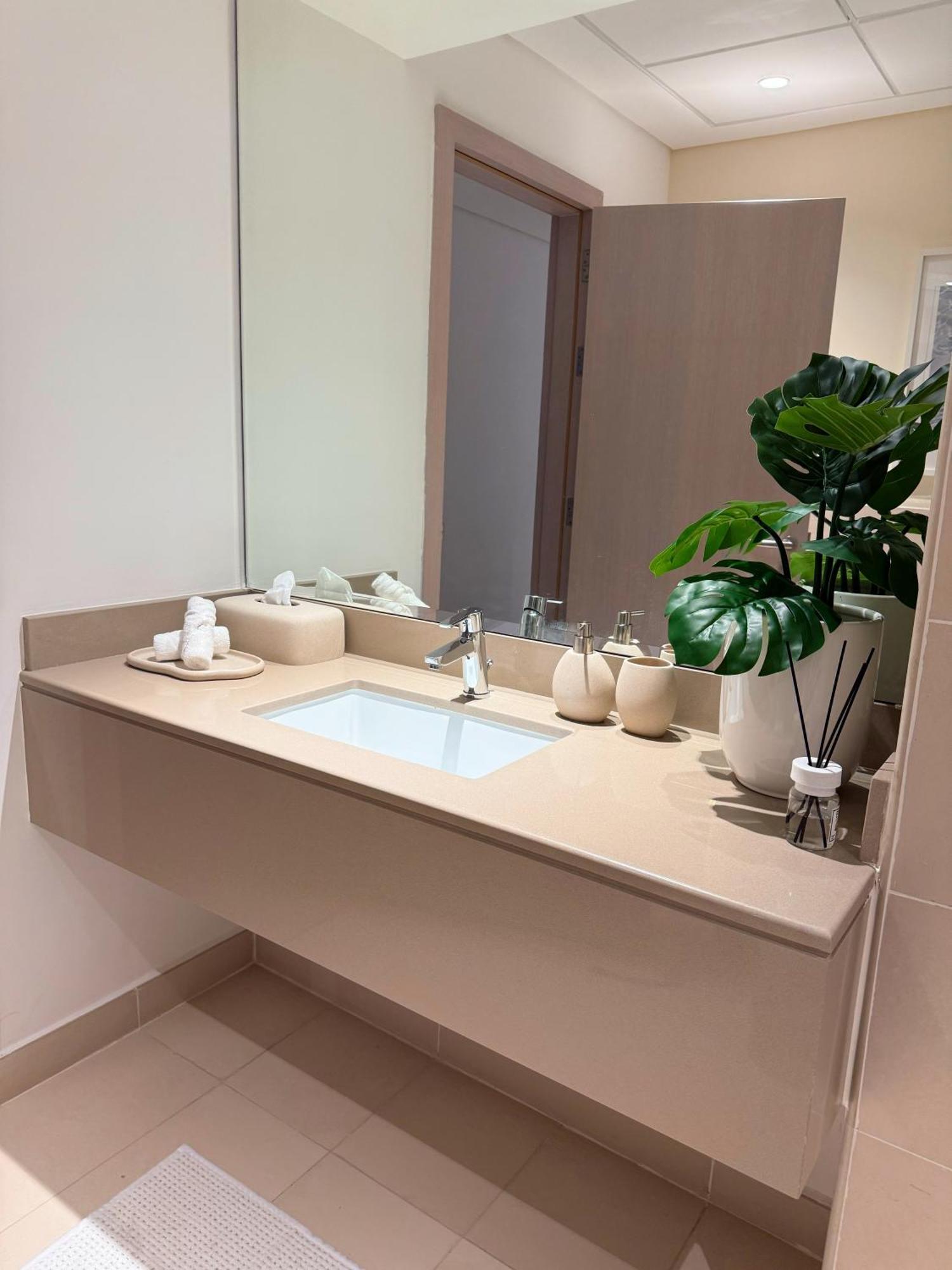 Waters Edge 2 Bedroom Voyage Abu Dhabi