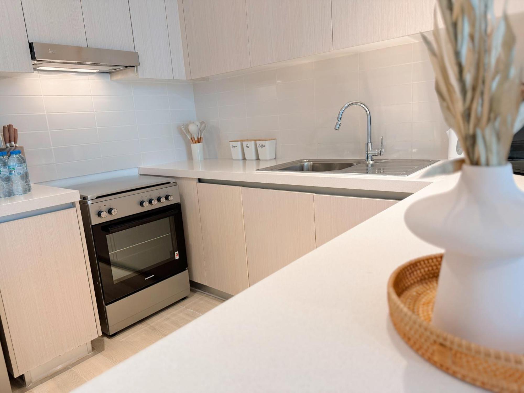 Waters Edge 2 Bedroom Voyage Apartment Abu Dhabi