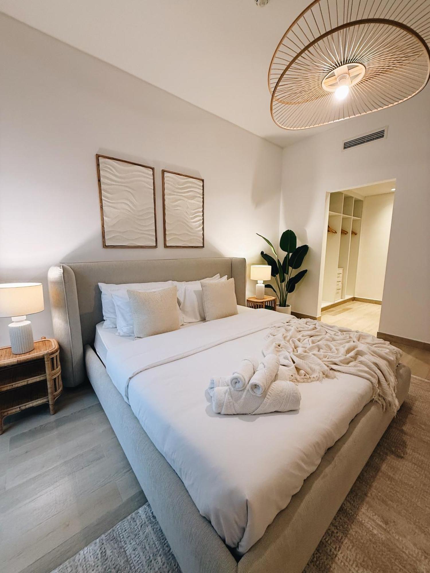 Apartment Waters Edge 2 Bedroom Voyage Abu Dhabi